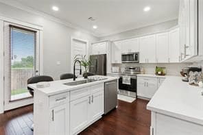 Building Photo - 8541 Victory Dr