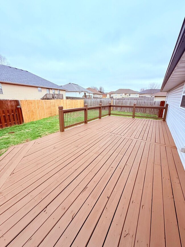 Building Photo - Bent Tree Subdivision - 4 BR - 2 Living Areas - 3 Car