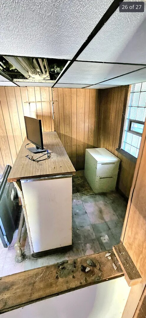 Building Photo - Spacious 5-Bedroom Bellevue Home with Sunroom & Massive Backyard