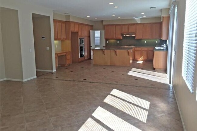 Building Photo - Beautiful 4 bedroom, 4 bathroom Menifee Home