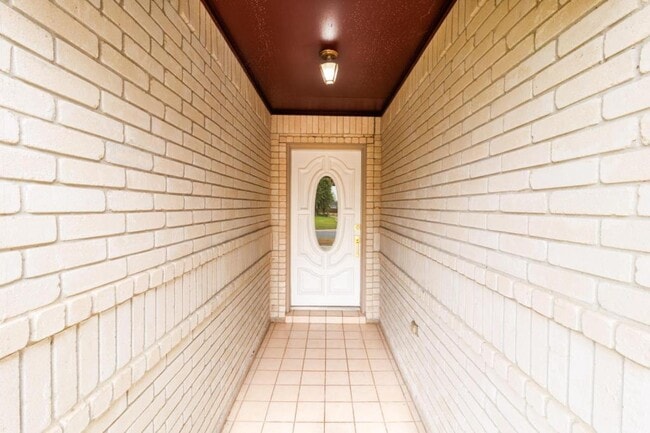 Building Photo - 2807 Montgomery Dr