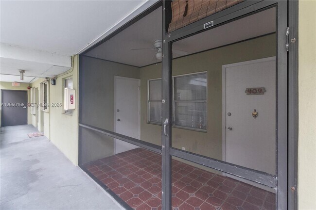 Building Photo - 1425 Arthur St