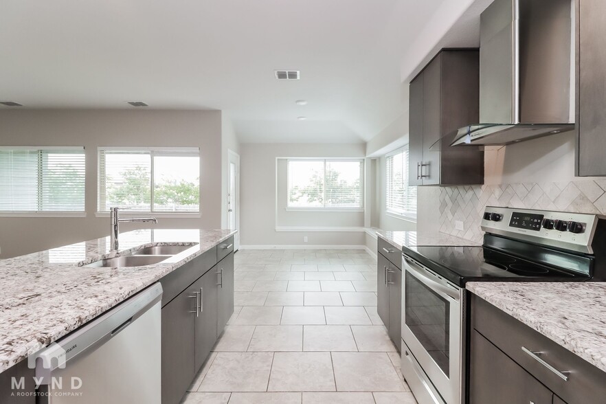 Building Photo - 12325 Treeline Dr