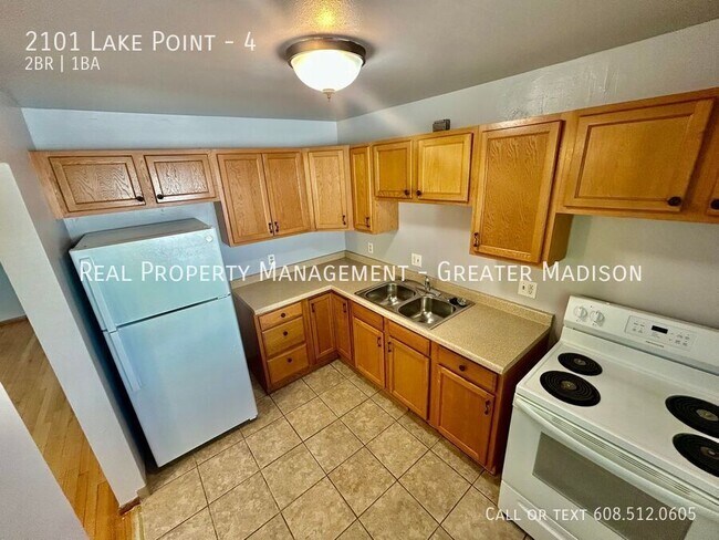 Building Photo - 2101 Lake Point Dr
