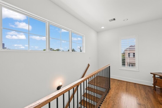 Building Photo - 804 Patterson St