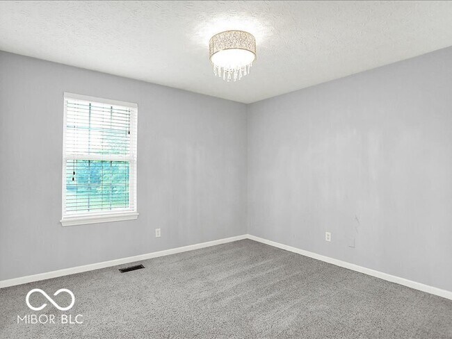 Building Photo - 7133 Silver Lake Dr