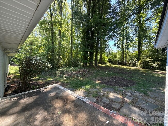 Building Photo - 5710 Charing Pl