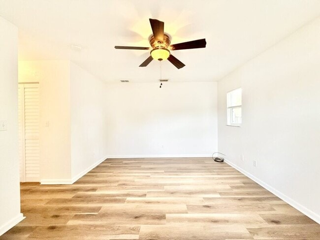 Building Photo - 2701 56th Ln N