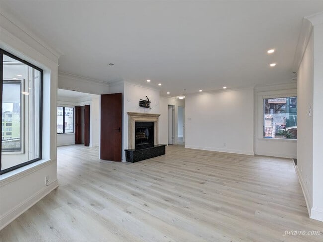 Building Photo - 2 Fallon Pl