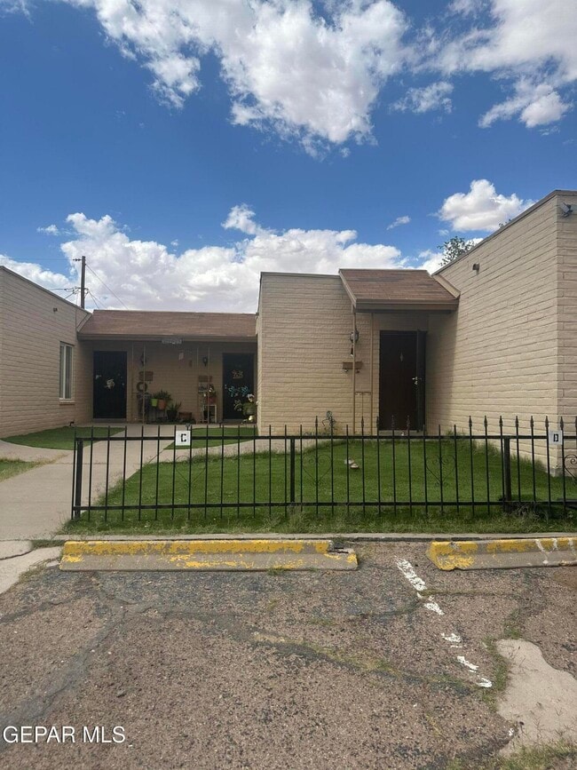 Building Photo - 10425 Ashwood Dr