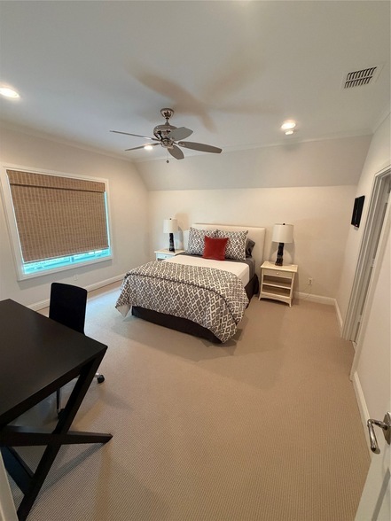 Building Photo - 11 Edge Hill Dr