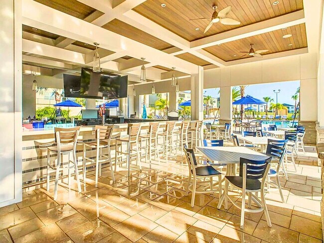 Building Photo - 1520 Oasis Club Blvd