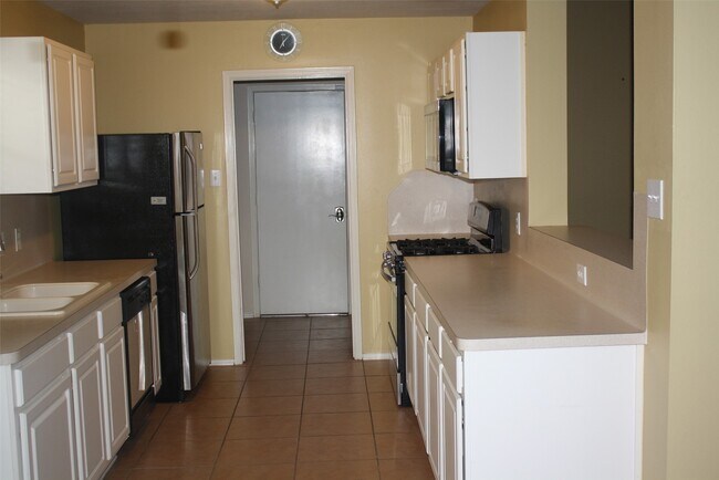 Building Photo - 6630 Sutton Meadows Dr