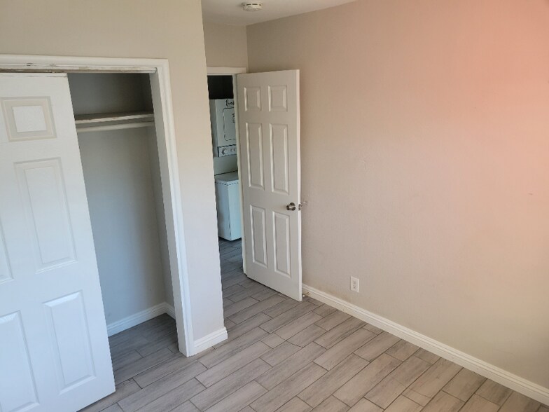 Building Photo - 2129 Ballard Dr