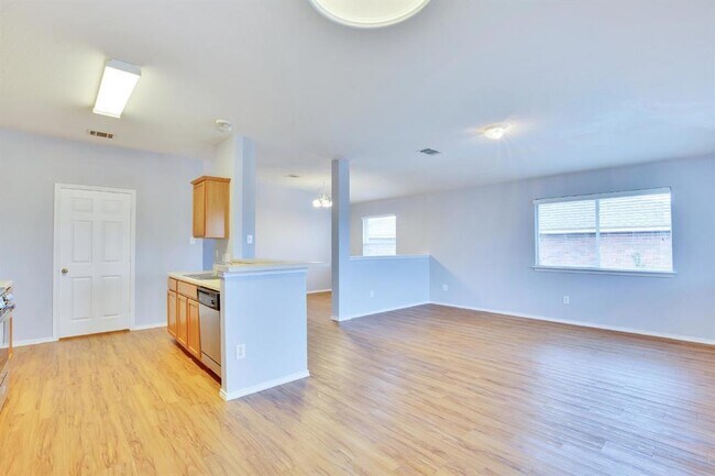 Building Photo - 1002 Remington Dr