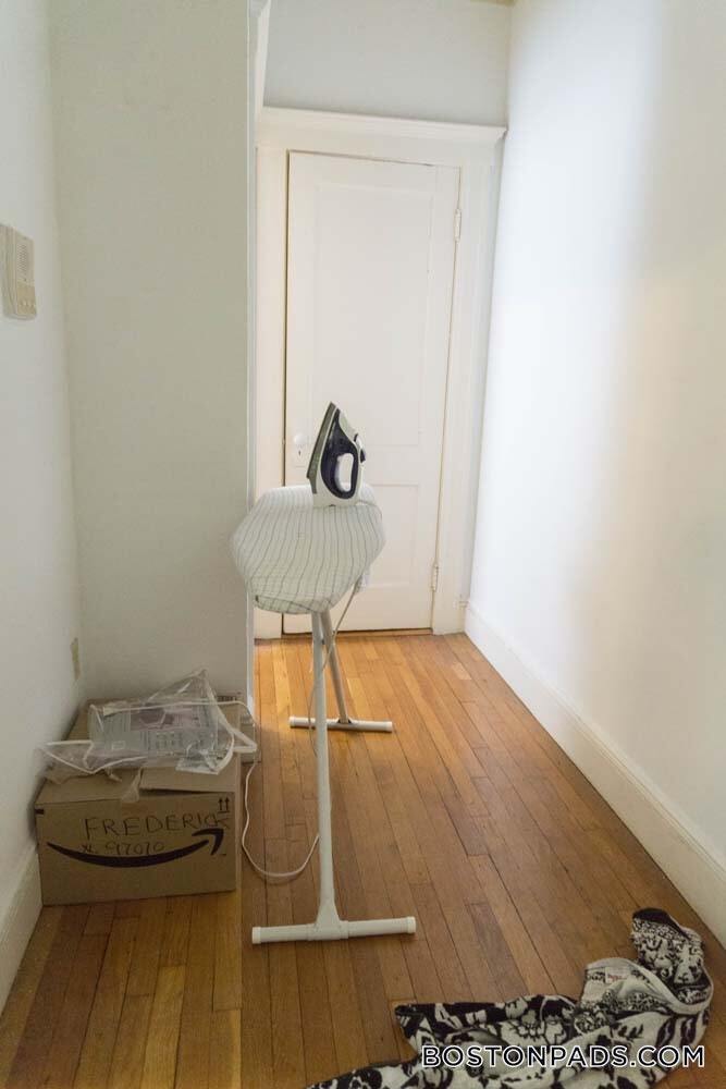 Building Photo - 137 Park Dr