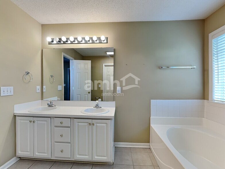 Building Photo - 1795 Pebble Run Ln