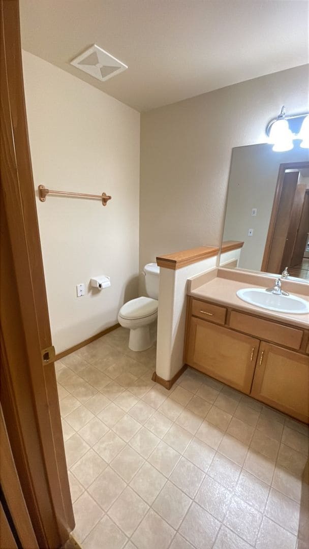 Building Photo - 1 Bedroom + Office/Craft Room, 1.5 bath Condo in Mountain Meadows Community!