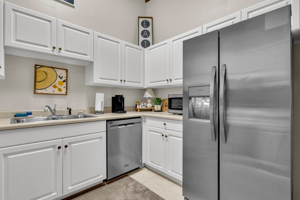 Building Photo - 515 College St