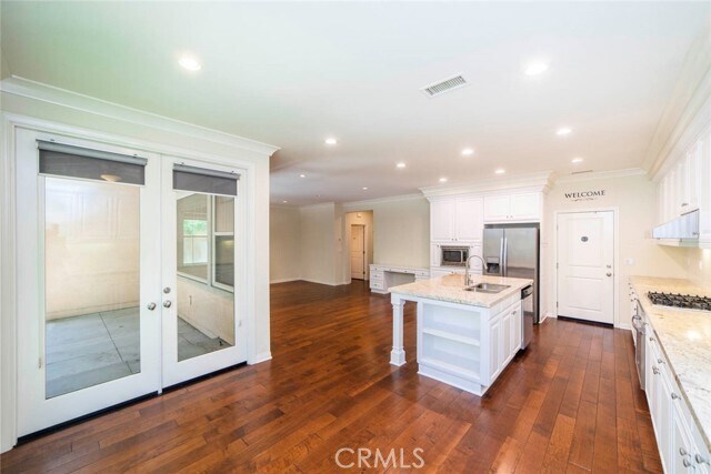Building Photo - 33 Bromeliad