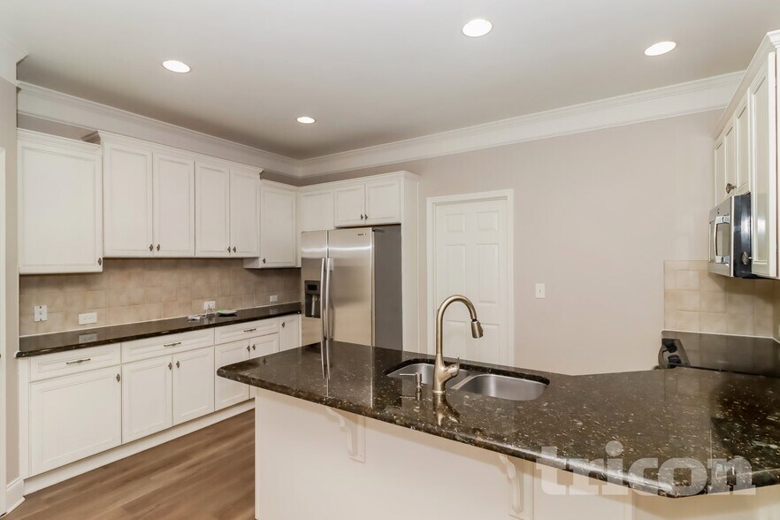 Building Photo - 619 Harrison Dr NW