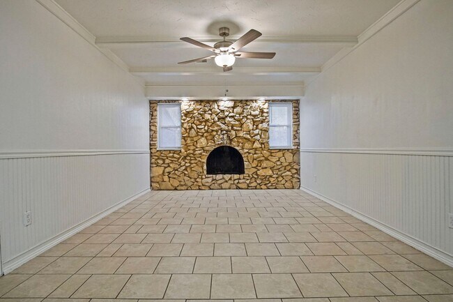 Building Photo - Beautifully Renovated 3bed/  2bath in Del city!   Bonus room in the Master bedroom!!