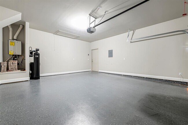 Building Photo - 18033 Bassano Ave