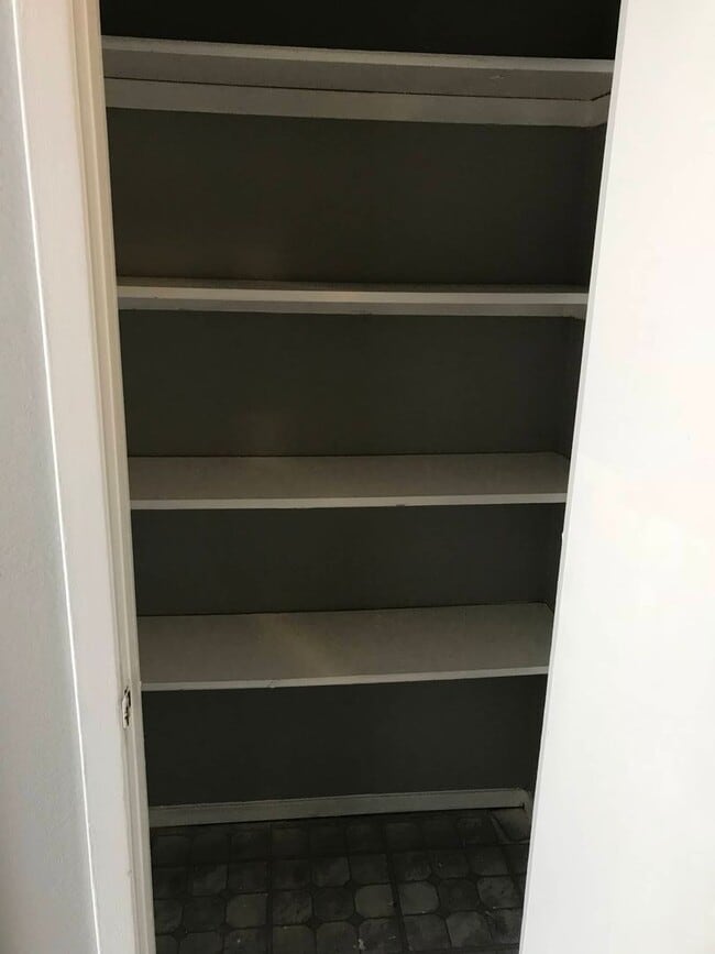 Building Photo - 118 Maple St