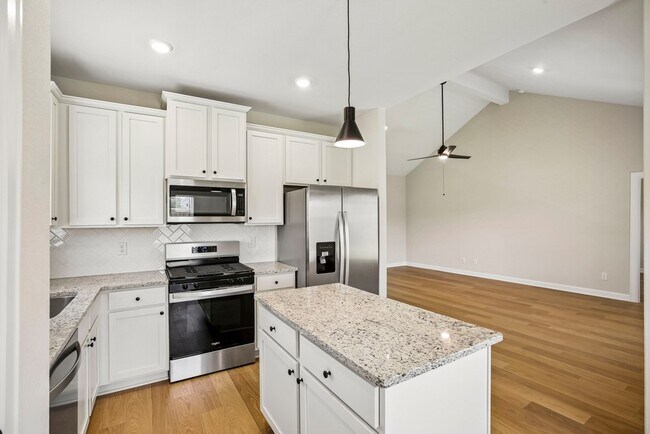 Building Photo - 3085 Sorrento Hl Dr