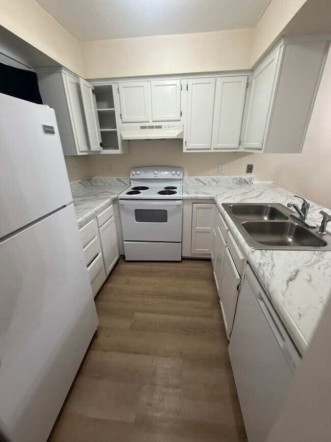 Building Photo - 936 Hearthridge Ct