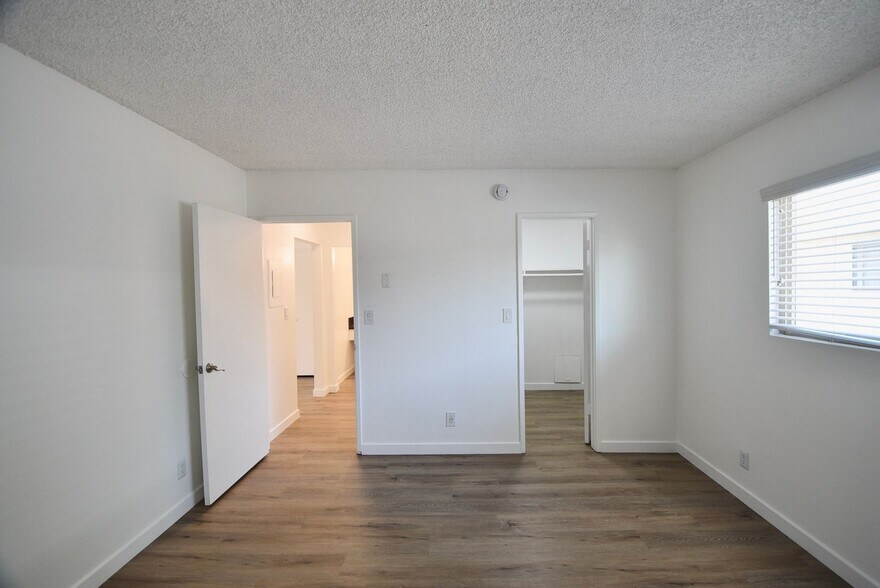 Building Photo - 6115 Whitsett Ave