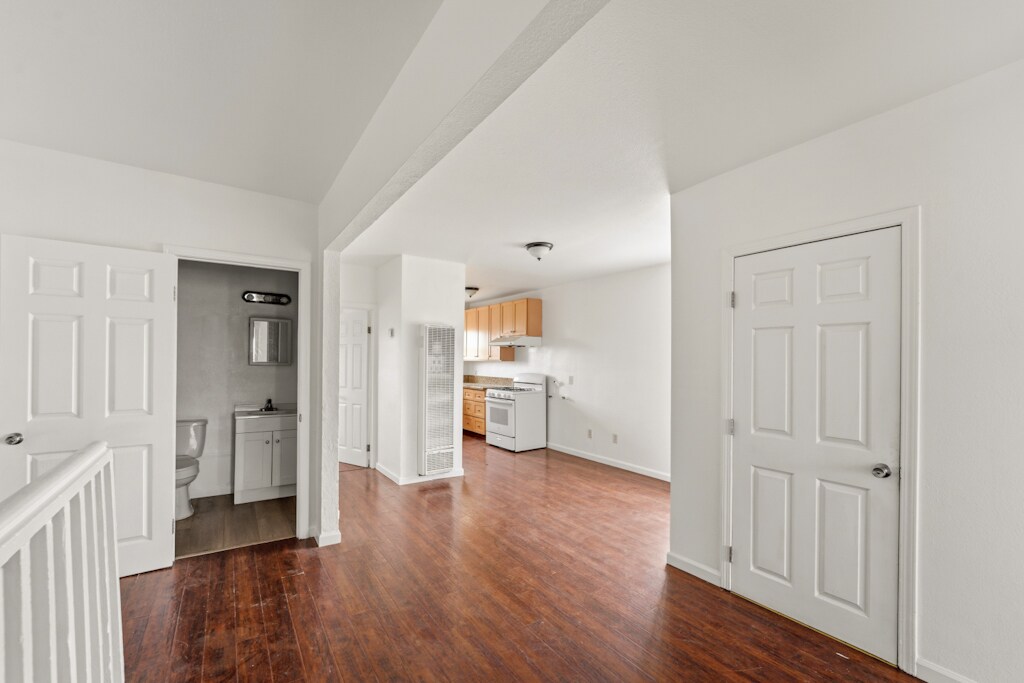 Building Photo - 402 Bissell Ave