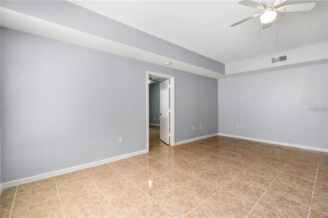 Building Photo - 5572 Metrowest Blvd