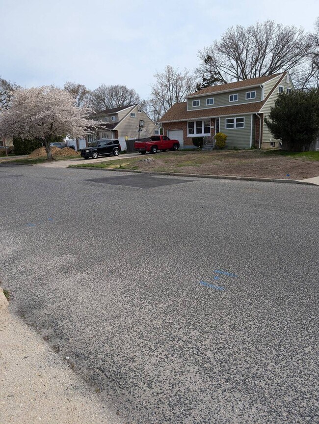 Building Photo - 132 Avondale Dr