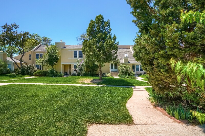 Building Photo - 13204 E Linvale Pl