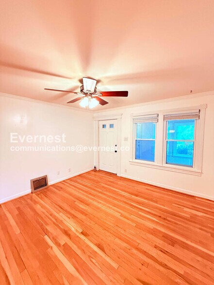Building Photo - 1557 Leroy St