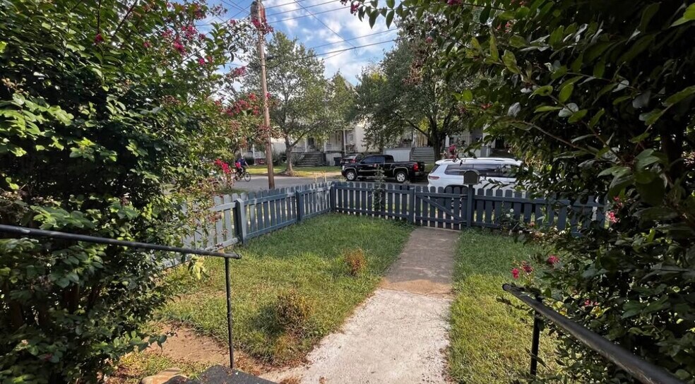 Building Photo - 857 Marshall Ave SW