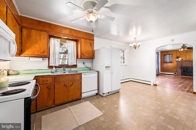 Building Photo - 16811 Ridge Rd