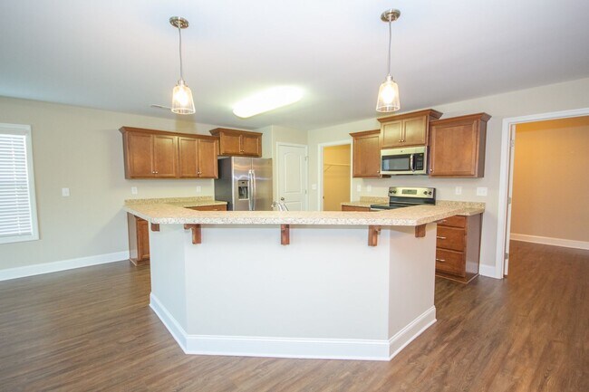 Building Photo - Spacious Full Brick in Athens City Limits!...