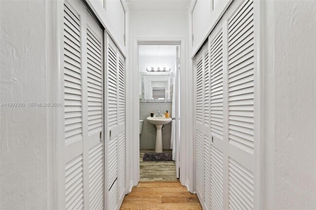 Building Photo - 1443 Hollywood Blvd