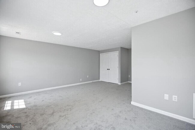 Building Photo - 7135 Ladd Cir