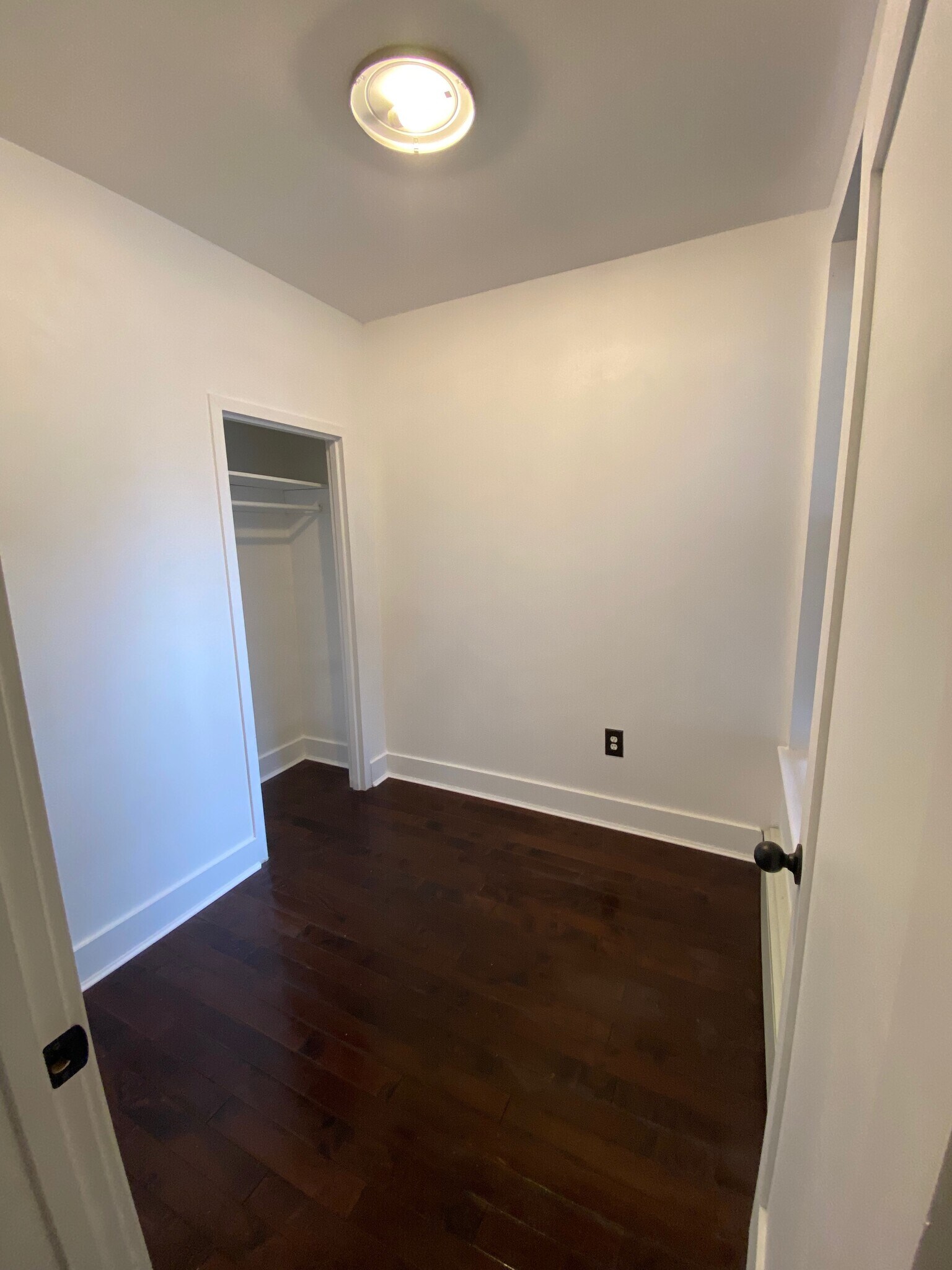 Half Bedroom - 184 Hull St