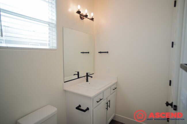 Building Photo - Southwest Home with Solar!