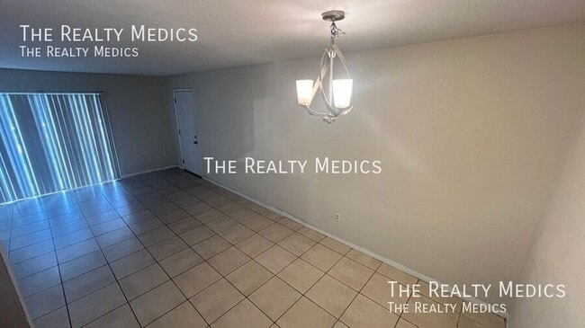 Building Photo - 2130 Forest Knoll Dr NE