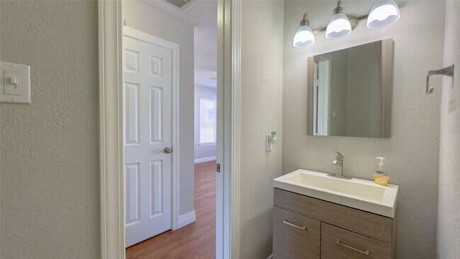 Building Photo - 9923 Farrell Dr