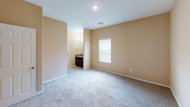 Building Photo - Spacious 4-Bed/3-Bath in Alamogordo, NM