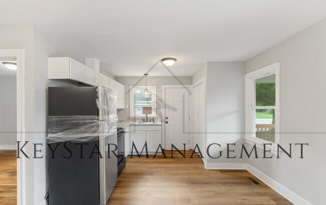 Building Photo - 429 Henry St