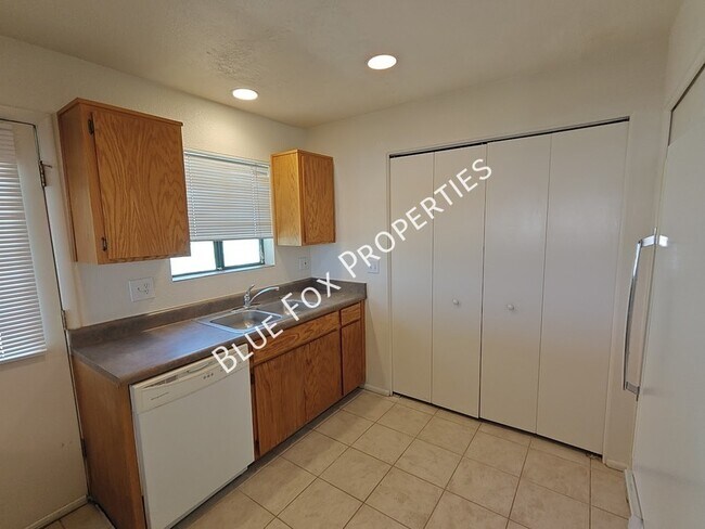 Building Photo - 3318 E Bellevue St