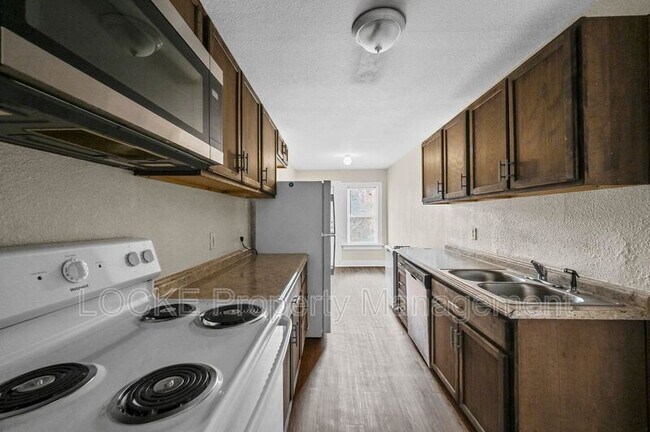 Building Photo - 1016 E Arlington Ave