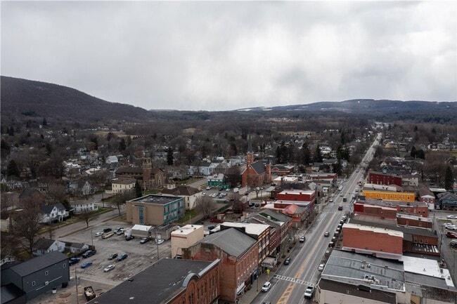 Building Photo - 178 Main St